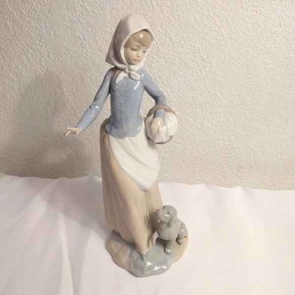 𝅺ZAPHIR Lladro peasant woman carrying basket with puppy handmade in Spain - Picture 1 of 11